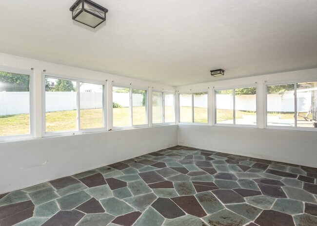 Building Photo - 56 Rosewood Dr