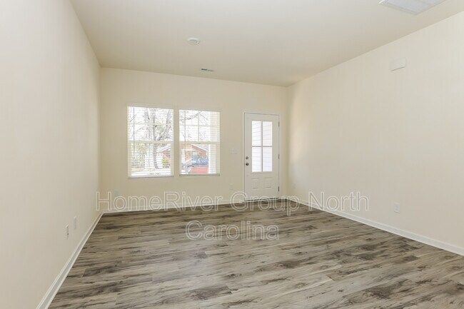 Building Photo - 331 Bell St