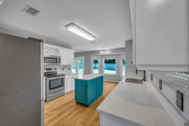 Building Photo - 7216 Antoinette Cir