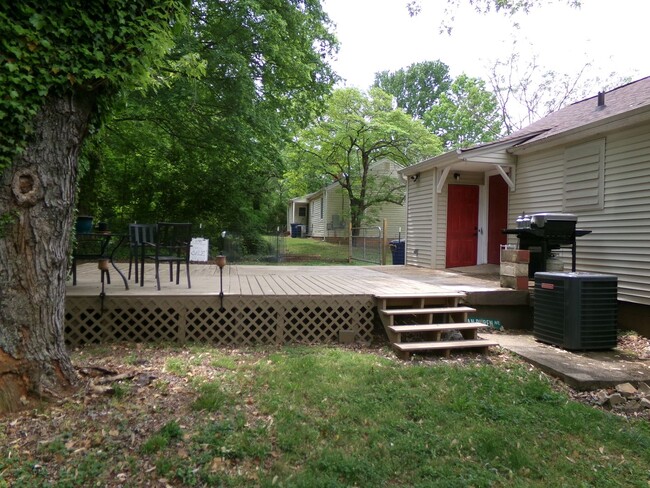 Building Photo - Fully furnished