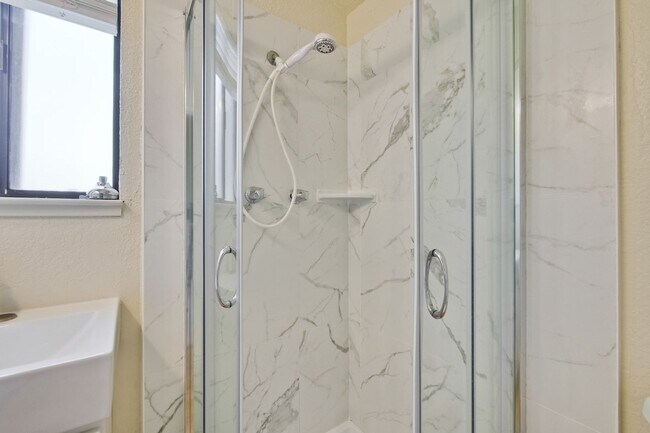 Building Photo - Condo Near Cupertino High | Updated Kitche...