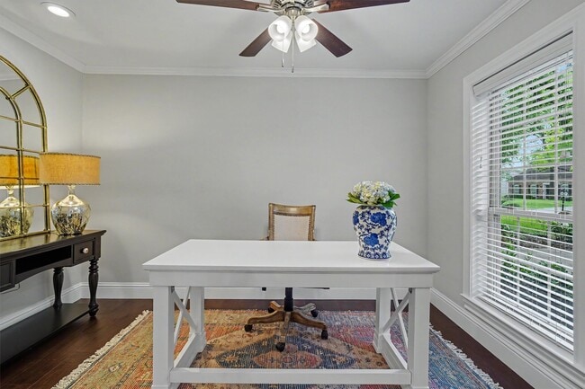 Building Photo - 751 Bison Dr