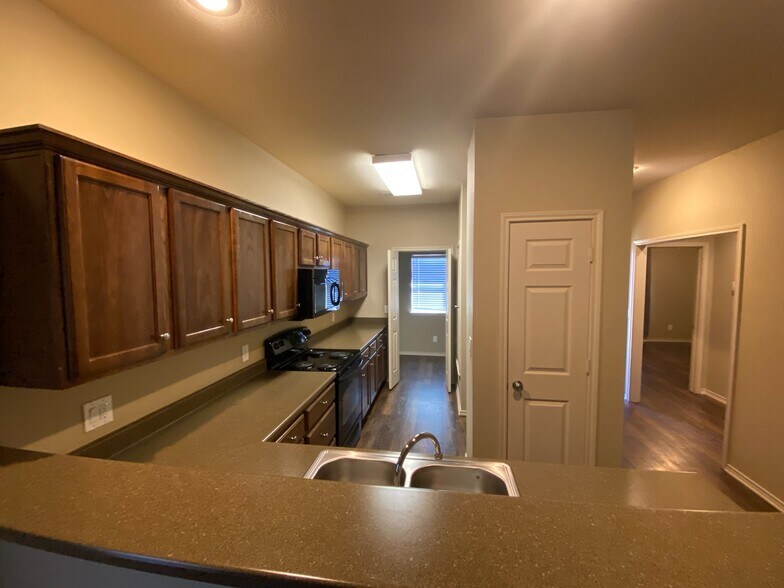 Building Photo - 4224 Castlegate Dr