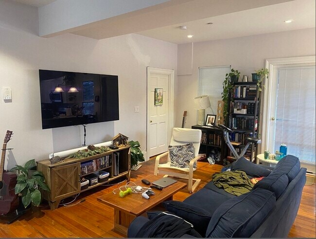 Building Photo - 44 Mozart St