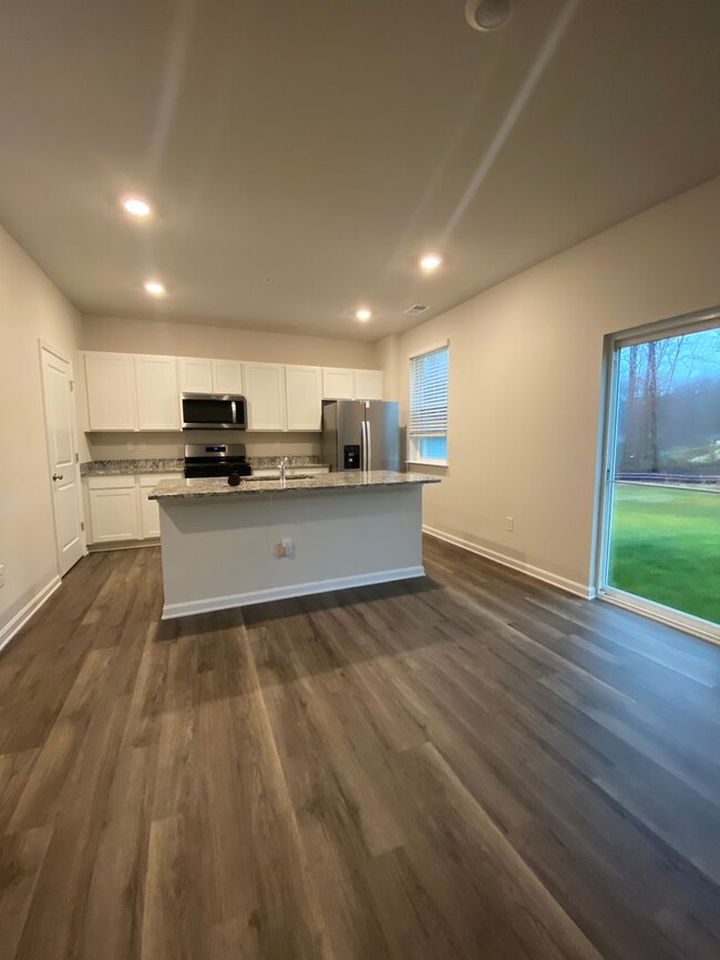 Building Photo - Brand new 4 bedroom, 2.5 bathroom Single F...