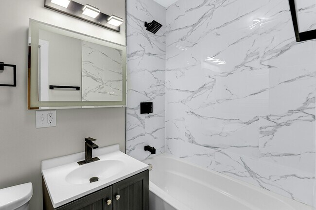 Building Photo - 6360 S Greenwood Ave