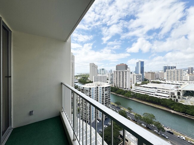 Building Photo - Pet Friendly, Furnished Waikiki Condo with...