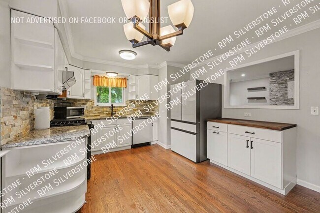 Building Photo - 8600 Russell-