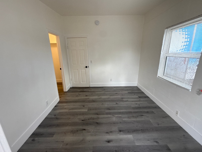 Building Photo - 320 NE 13th Ave