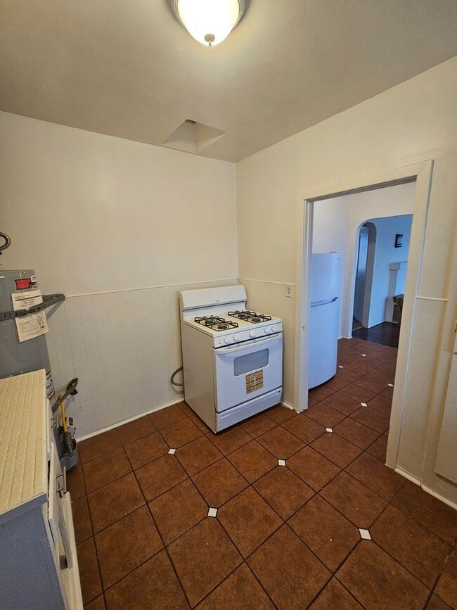 Building Photo - Vintage Spanish Style2 Bedroom in Golden Hill