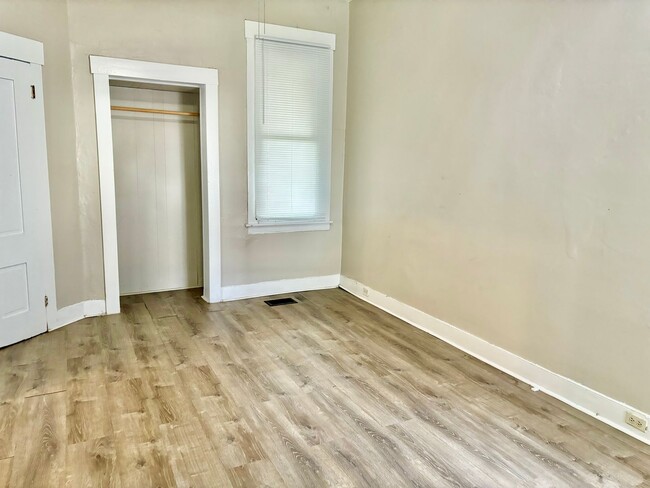 Building Photo - Charming 2BR house in Portland- Section 8 ...