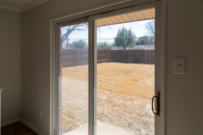 Building Photo - 2333 Seabreeze Dr