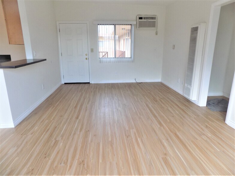 Building Photo - 129 W Chevy Chase Dr