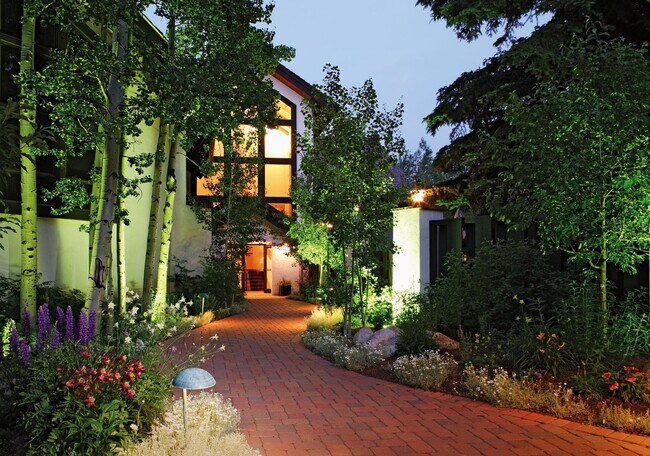 Building Photo - AVAILABLE for an Annual Lease @ $5,000/mo ...