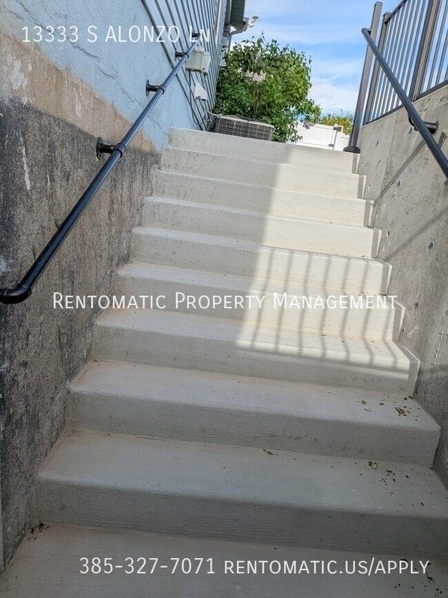 Building Photo - 13333 Alonzo Ln