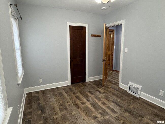 Building Photo - 1020 Brown St