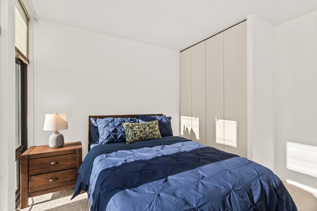 Building Photo - 6700 S South Shore Dr