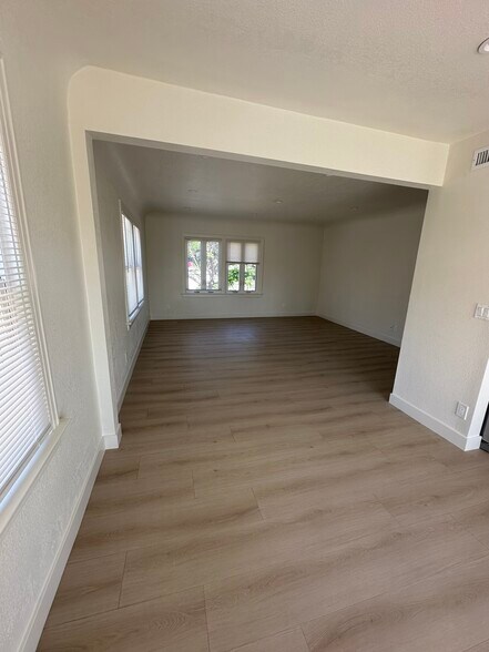 Building Photo - 215 Sinclair Ave