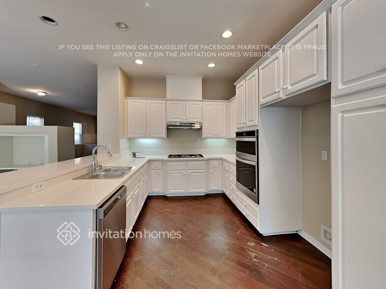 Building Photo - 28315 Hidden Hills Dr