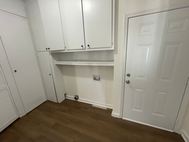 Building Photo - 3147 Shirley Dr