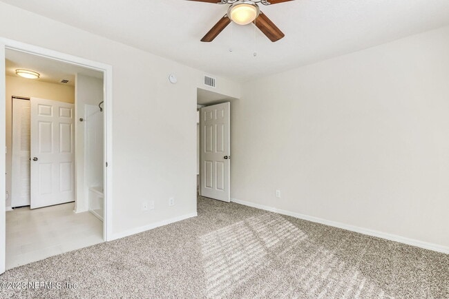 Building Photo - 13700 Richmond Park Dr N