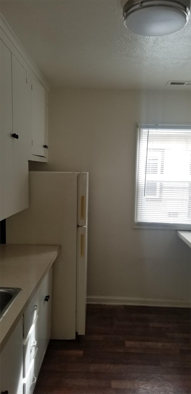 Building Photo - 1010 Garnet St NE