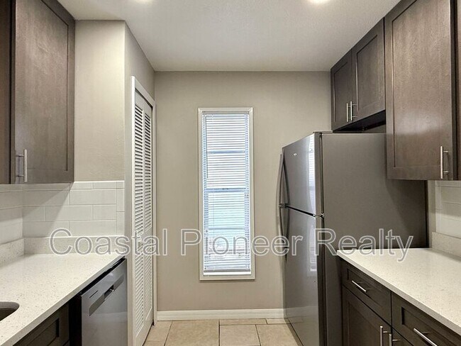 Building Photo - 1412 High Knoll Dr