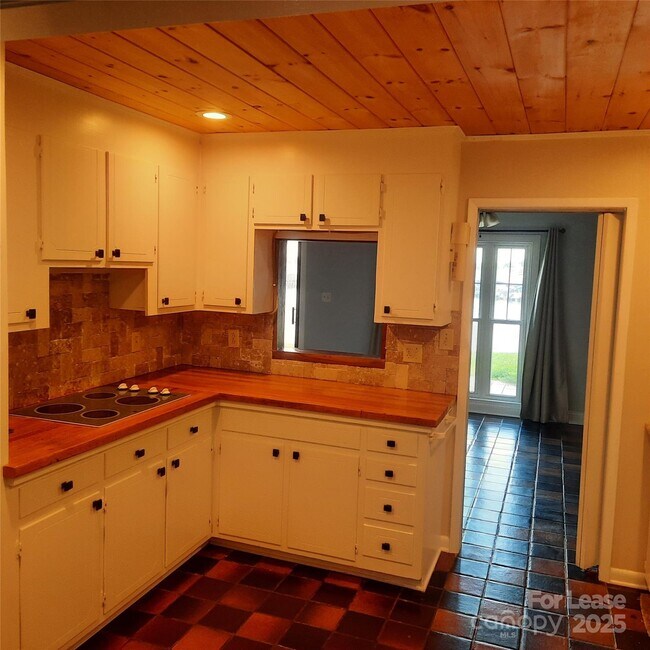Building Photo - 7505 Mariner Cove Dr