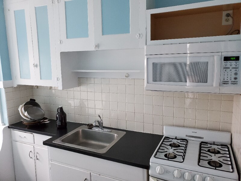 Building Photo - 15637 Madison Ave