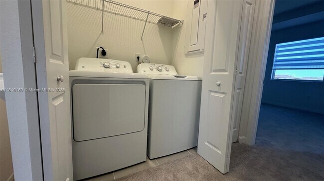 Building Photo - 2797 SE 25th Ave