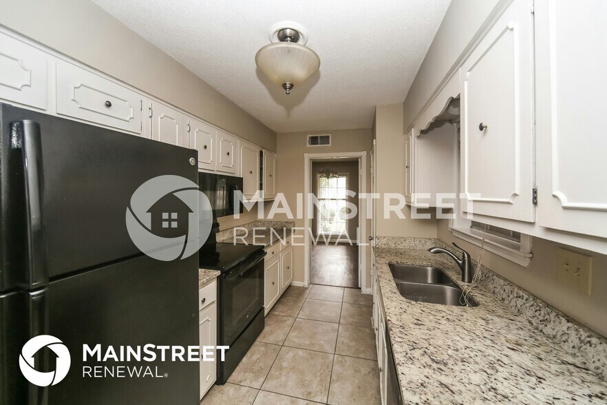 Building Photo - 3084 Kemper Dr