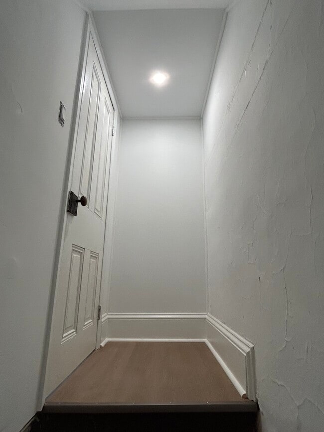 Building Photo - 411 School St