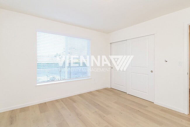 Building Photo - 8094 Quiet Knolls Dr