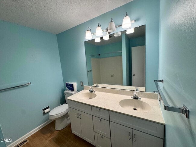 Building Photo - 118 Creeks Edge