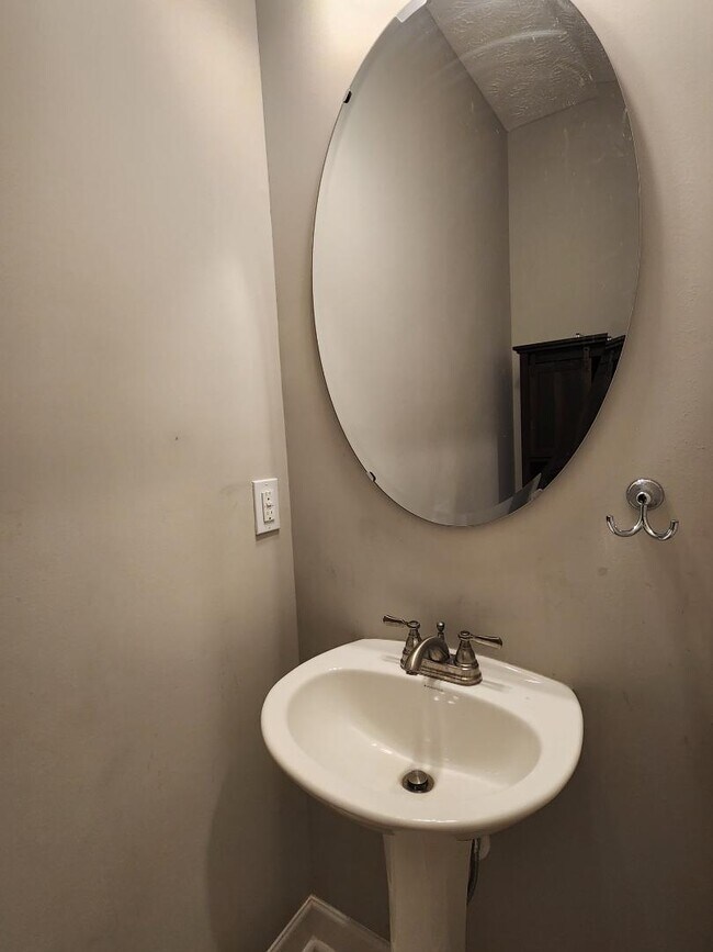 Building Photo - 111 Clearwater Harbor