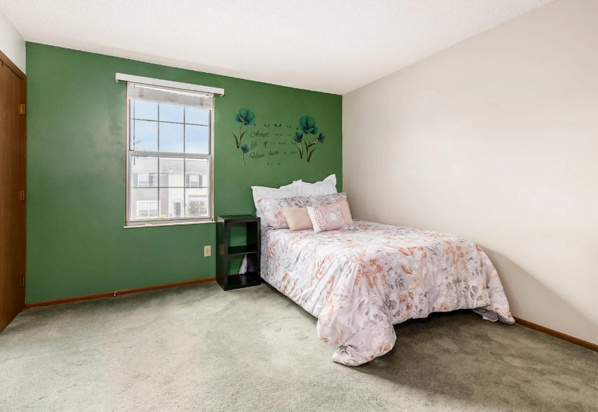 Building Photo - 4862 Stoneybrook Blvd