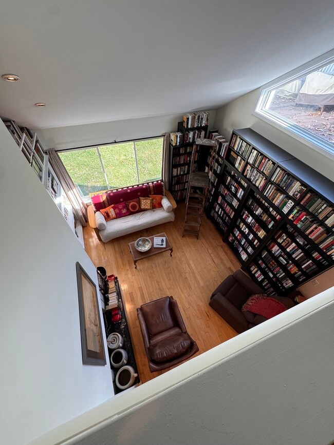 Building Photo - 301 Post Rd E