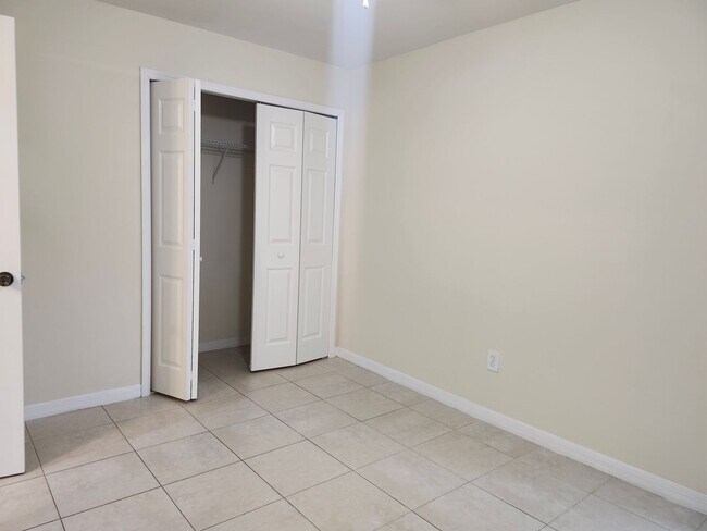 Building Photo - Nice, Clean 3 Bedroom, 2 Bathroom Duplex w...
