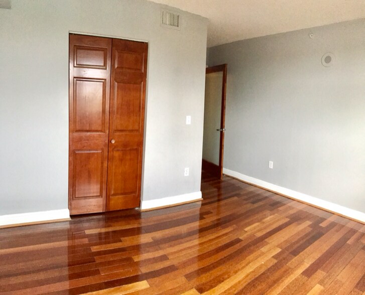 Building Photo - 3000 Coral Wy