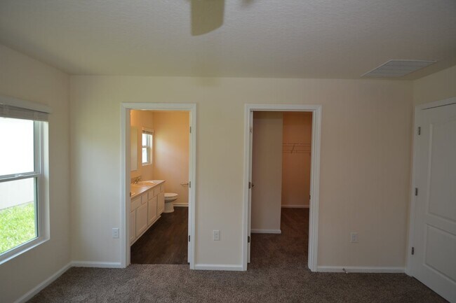 Building Photo - Grand Reserve neighborhood with a pool 4/2 Home