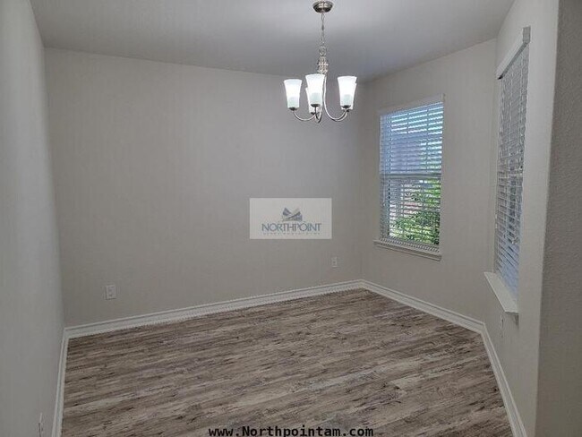 Building Photo - Charming 4 beds 2.5 baths in San Antonio