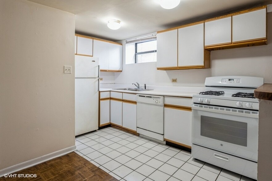 Building Photo - 1200 W Addison St