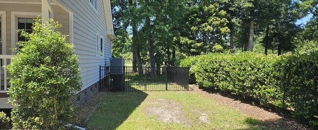 Building Photo - 33 Fairway Dr