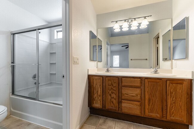 Building Photo - Must See Home in Gated Community!