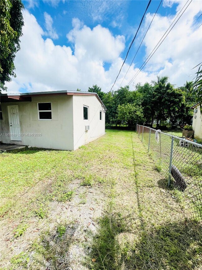 Building Photo - 26625 SW 139th Ave