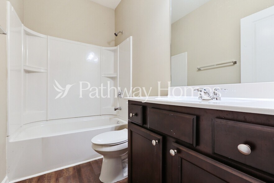 Building Photo - 3509 Mica Cir SE