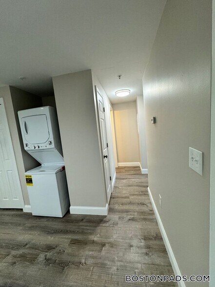 Building Photo - 21 Kenmar Dr