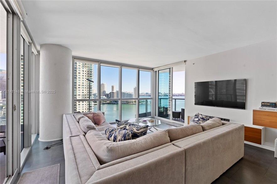 Building Photo - 1331 Brickell Bay Dr