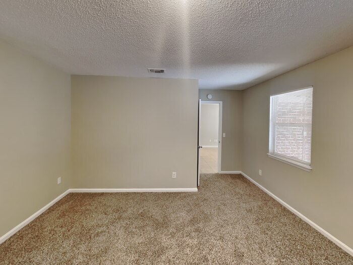 Building Photo - 950 Turtle Creek Dr S