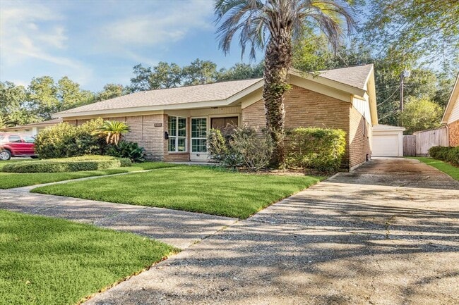 Building Photo - 5511 Caversham Dr